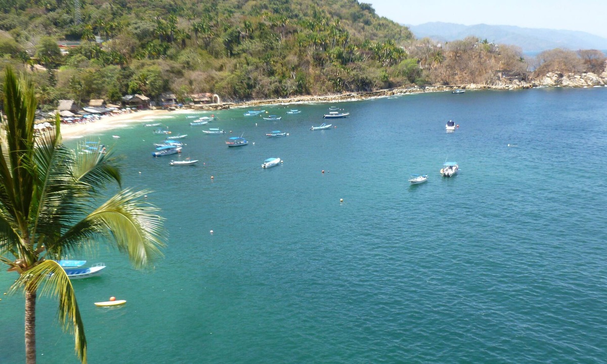 South Shore Hotel Area Condo | Mismaloya oceanfront condo, beach, pool, tennis court, Jacuzzi and sunsets!