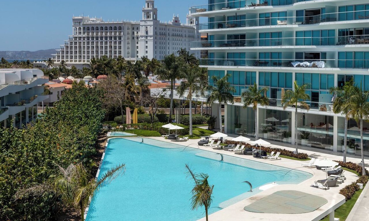 Flamingos Condo | Modern 3BR Oasis | Rooftop Pool | Steps to Beach