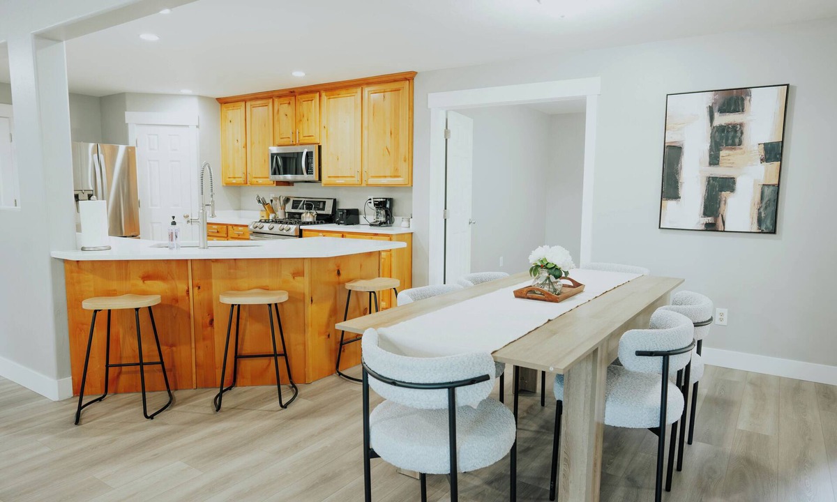 West Jordan House | Modern 5BR Getaway Sleeps Large Groups Near Ski & City
