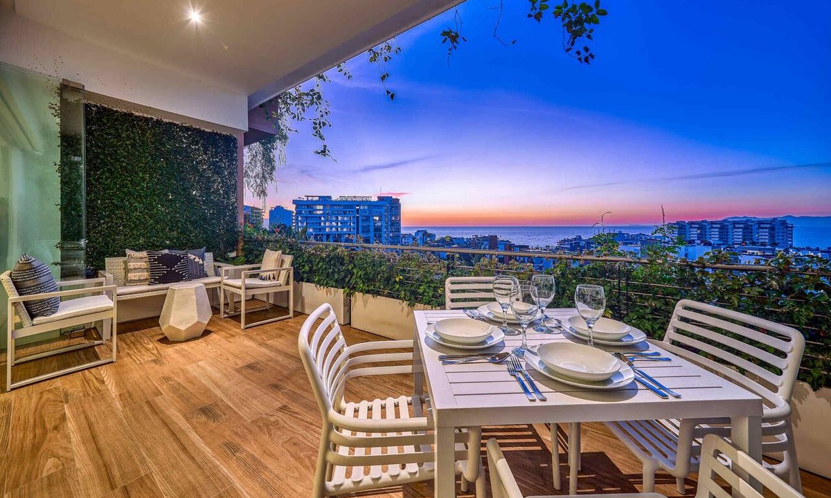 Alta Vista Apartment | Modern and NEW CONDO at SOHO-Rooftop Pool