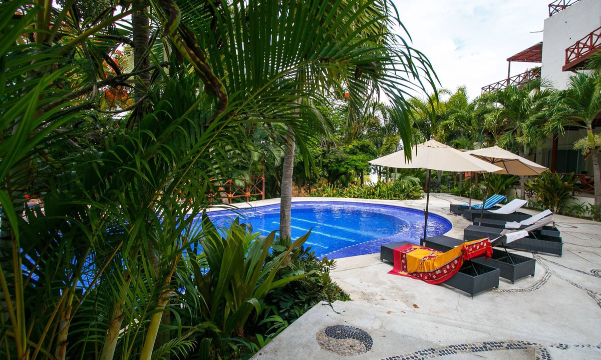 North End Condo | Modern & elegant condo,a few steps to the beach, great vistas!