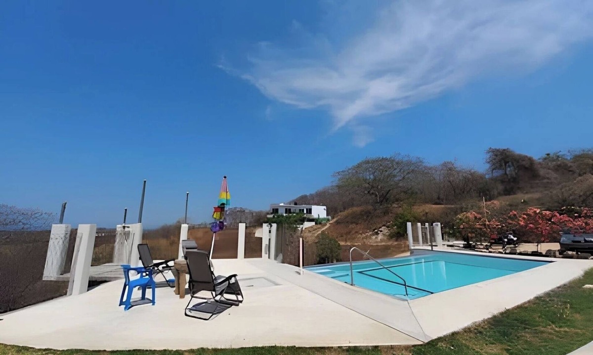 Bajos de Chila House | Modern Oasis House With Pool 2
