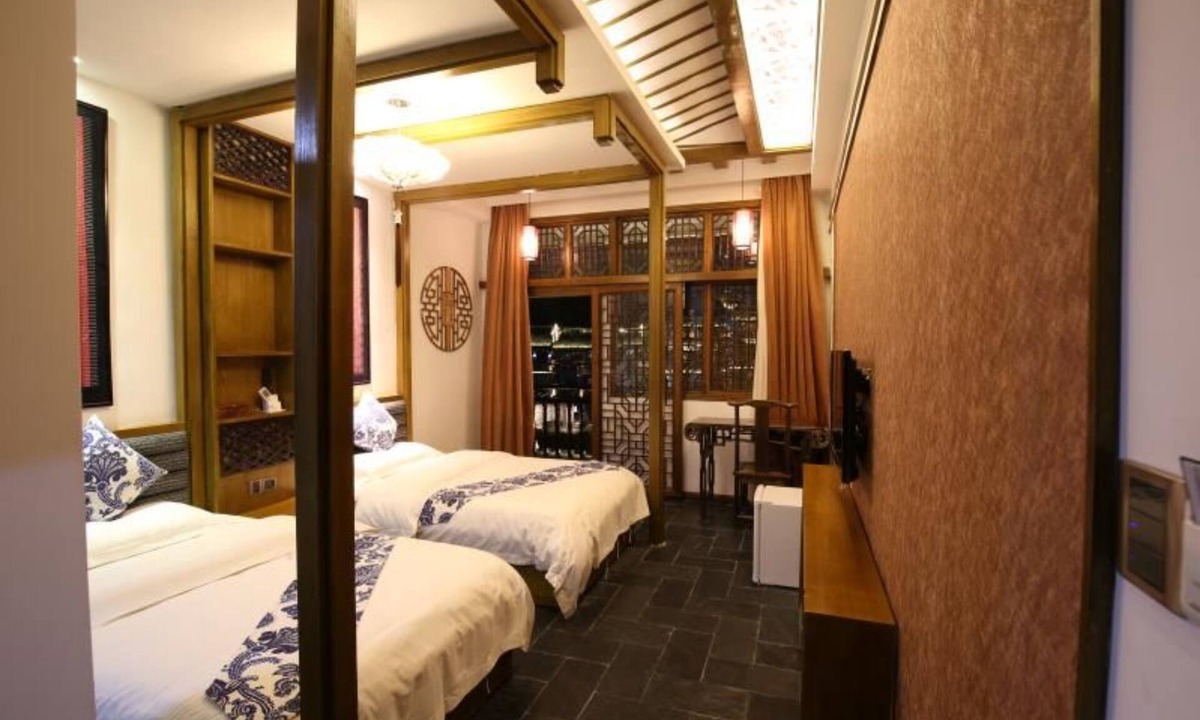 Fenghuang House | Ms.Yang's Guest House