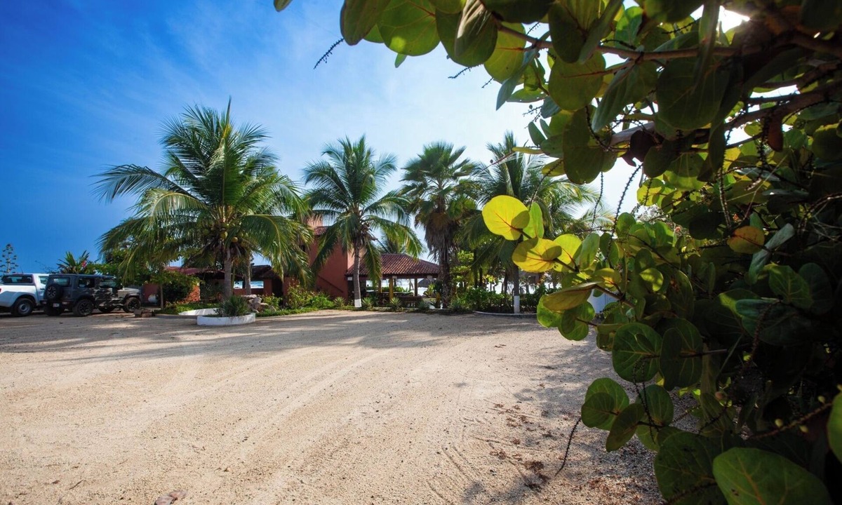Troncones Villa | Cozy 3 Bedroom Pet friendly beachfront Villa in Troncones - La Majahua,