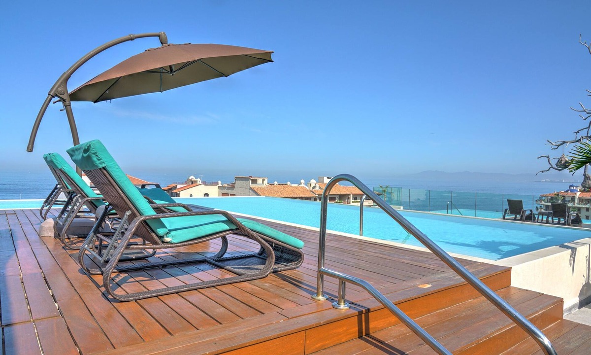 Emiliano Zapata Condo | Nayri Life & Spa 208 Apt one block on the beach in romantic zone PV