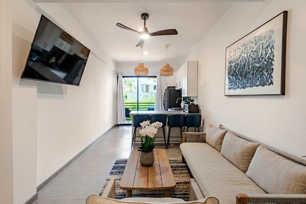 Centro Apartment | NEW 2BR Apartment Walk to Marina & Downtown