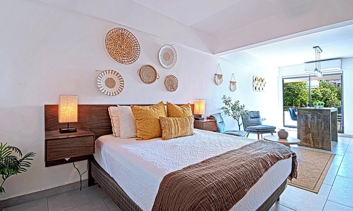 La Paz Apartment | New apartment with communal pool, steps from beach