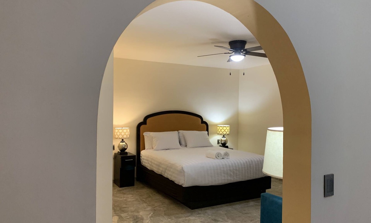 Zaragoza Apartment | New cozy apartment for 2, short walk to beach #3