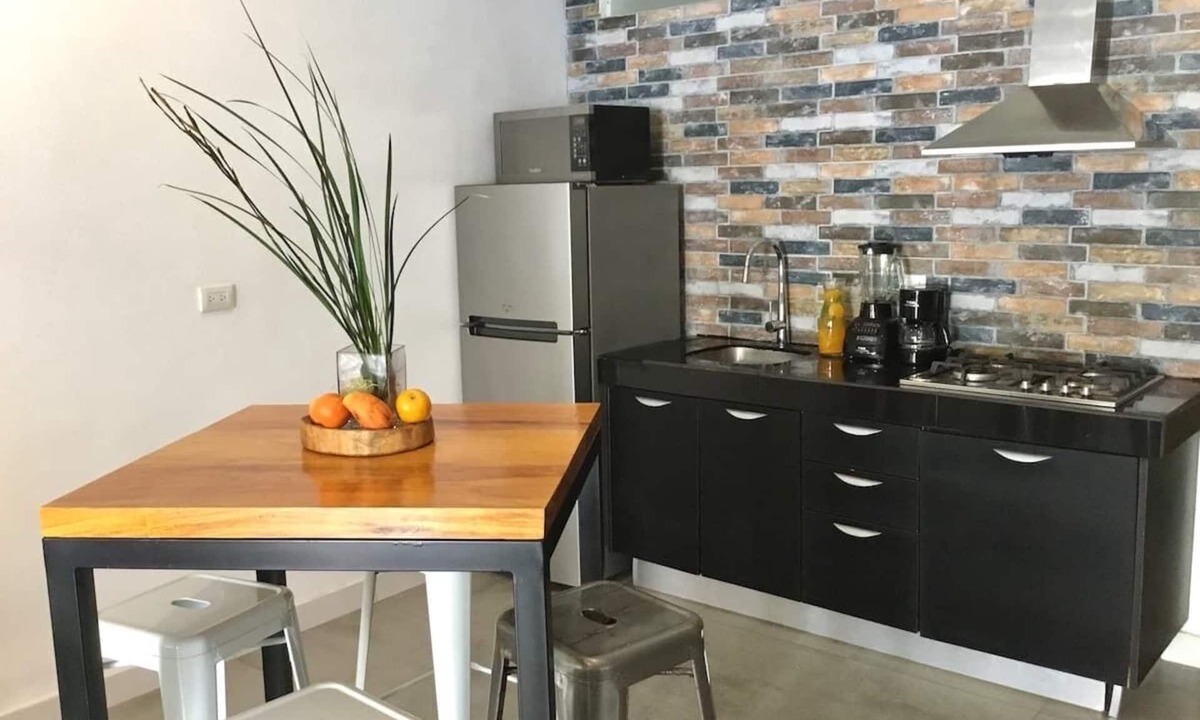 Romantic Zone Apartment | New & Cute apt. by the Beach!