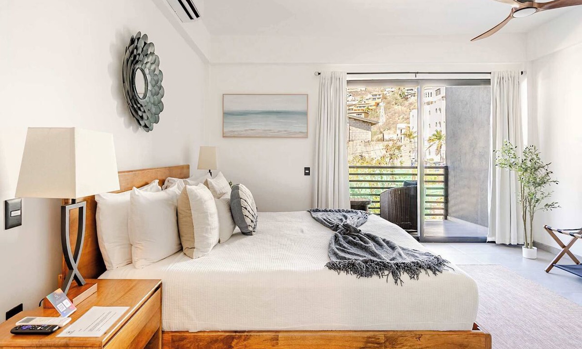Centro Apartment | 🔥 NEW Listing | Walk to Marina & Downtown Cabo | King Bed