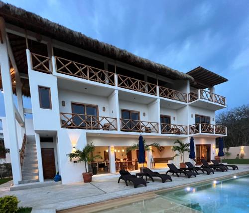 Brisas de Zicatela Villa | New retreat style villa Casa Jubilee with Starlink