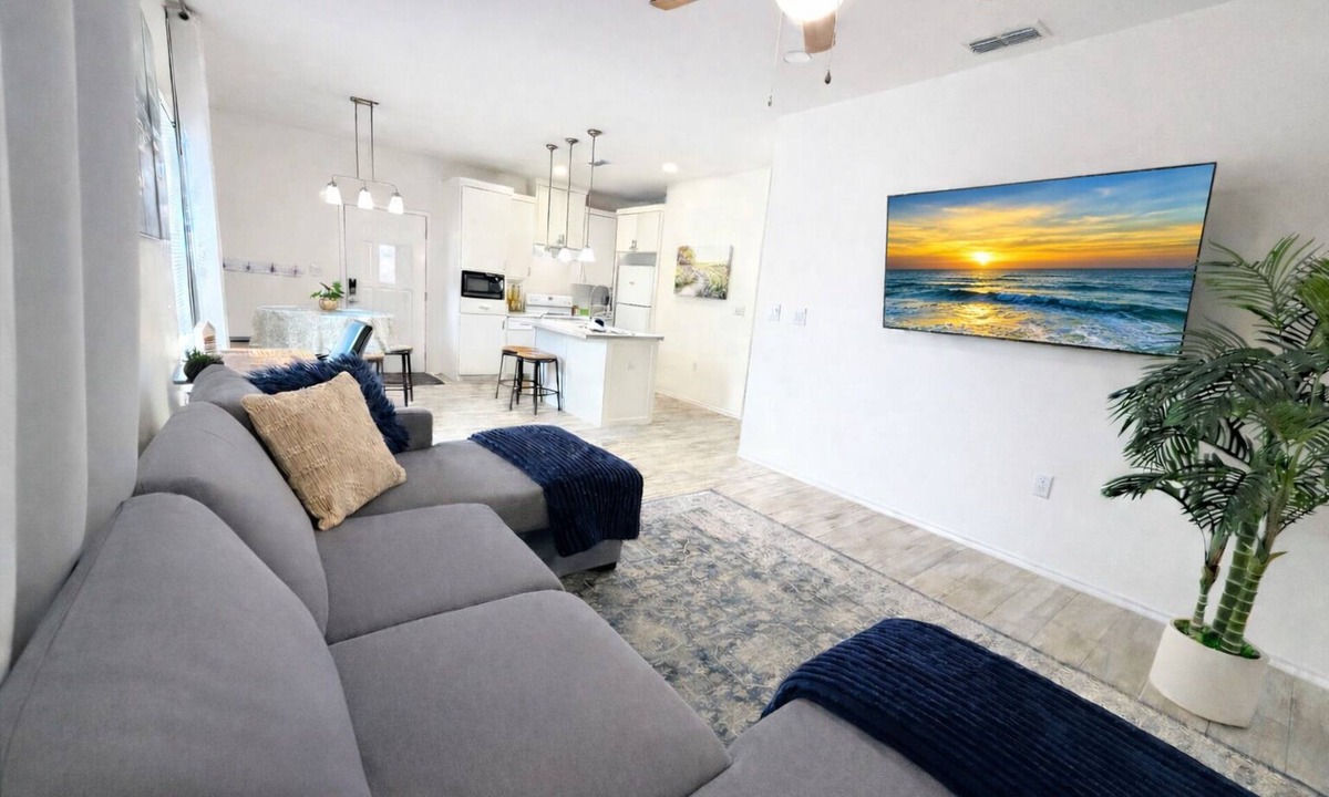 Sebastian House | Newly Furnished Escape Sleeps 6 W/D-Fully Stocked