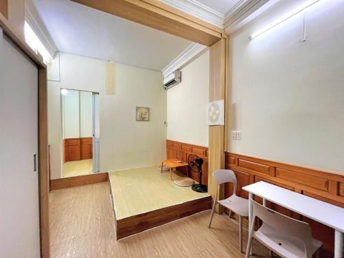 Phu Nhuan Apartment | Nice 1BR Plus Apart Private Kitchen At 2nd Floor Near Canal