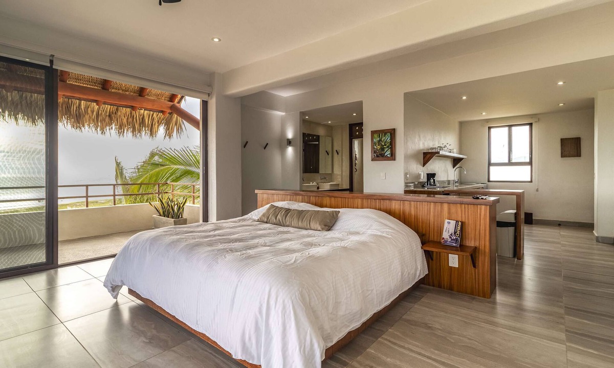 Zihuatanejo Apartment | Ocean front loft, pool and views Ixtapa ZIH