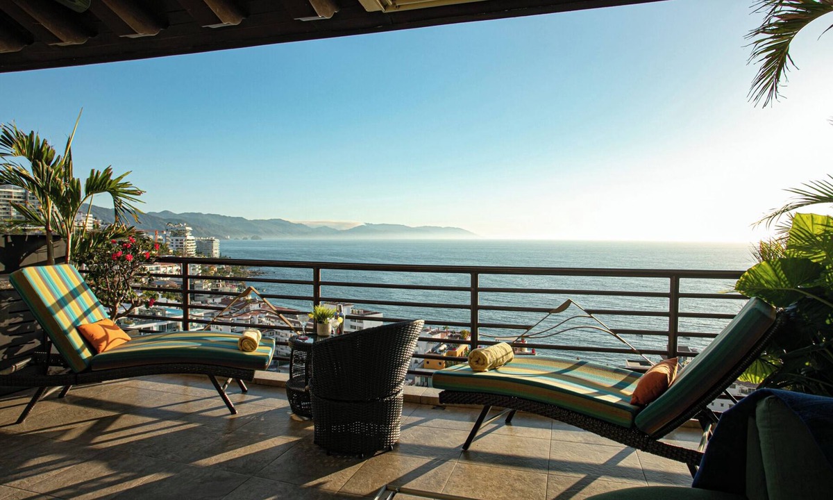 Amapas Condo | Ocean View Signature Pinnacle Penthouse on H G T V HOUSE HUNTERS INTERNATIONAL.