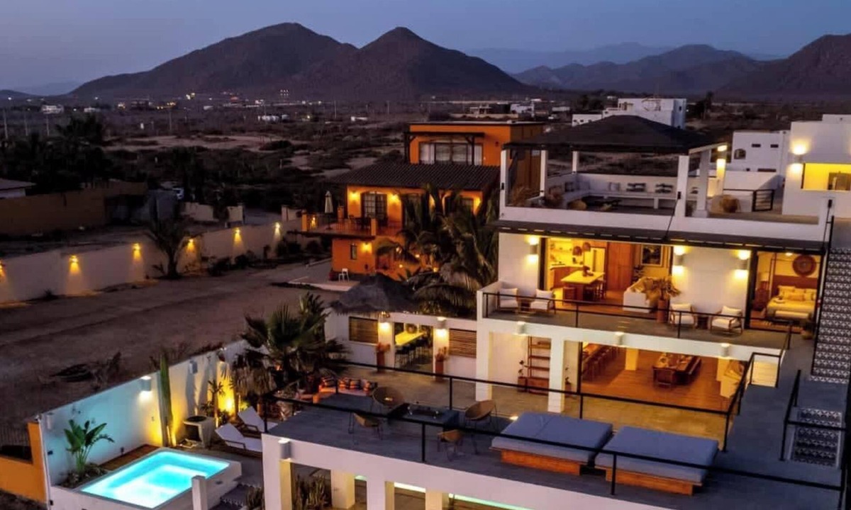 Cerritos Villa | Oceanfront 10 BR Villa with Pool - Jacuzzi - Beach