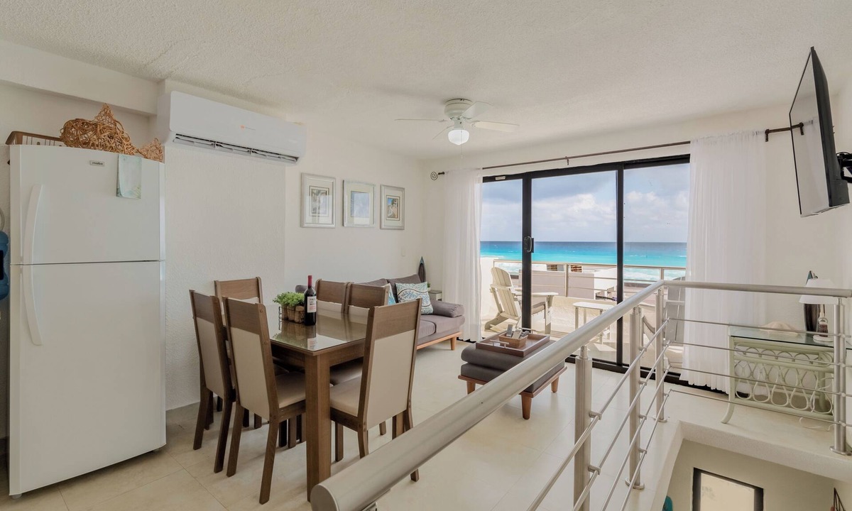 Zona Hotelera Villa | Oceanfront 2BR Villa for 6 - 3 Bathrooms - Walk to La Isla & Beach