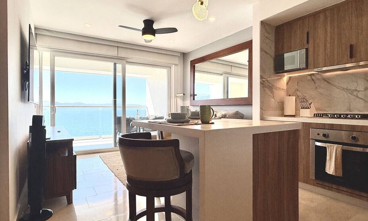 Las Glorias Apartment | Oceanfront Condo | Sunset Views | 500Mbps WiFi