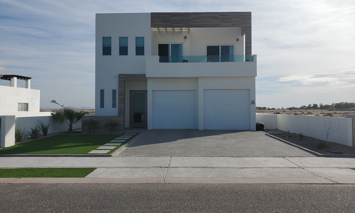 La Choya House | Oceanfront, Newly Built 3 BR/5BA in Gated, Golf Course Community.