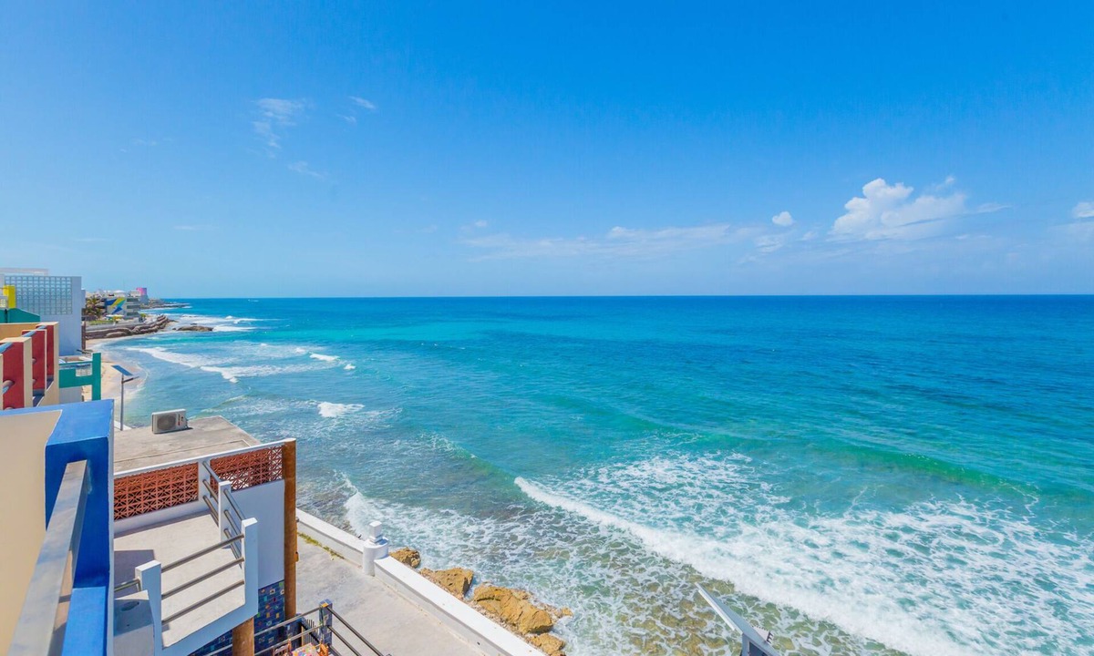 Centro - Supmza 001 Villa | Oceanfront Penthouse – Caribbean & Bay Views – Walk to Playa Norte