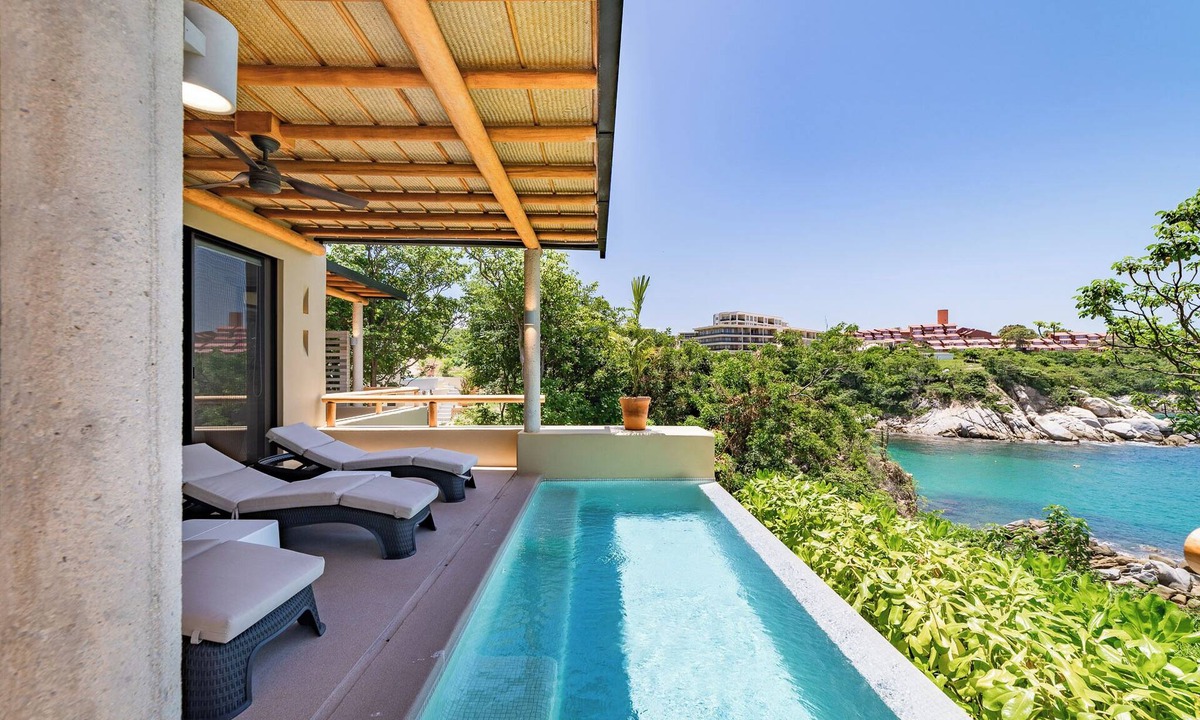 Santa Maria Huatulco Condo | Oceanfront Residence with Private Plunge Pool