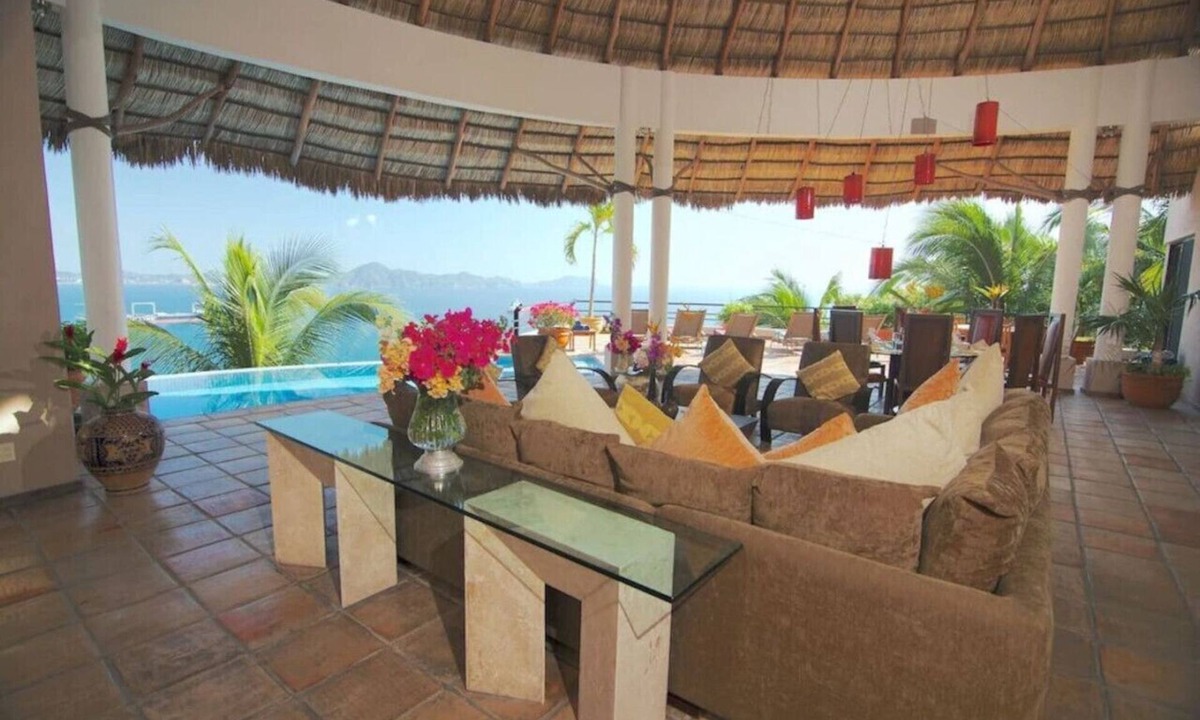 La Punta Villa | Oceanfront staffed villa gated community