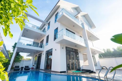 Vung Tau Villa | Palm Villa 29 - Villa Luxury 8Bedroom & Pool near the sea