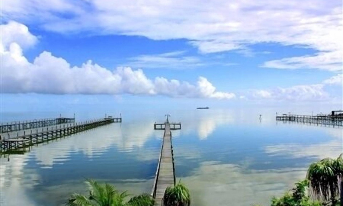 Port Mansfield House | Paradise Found. Four Bedroom, Three and a Half Bath. Private Fishing Pier.