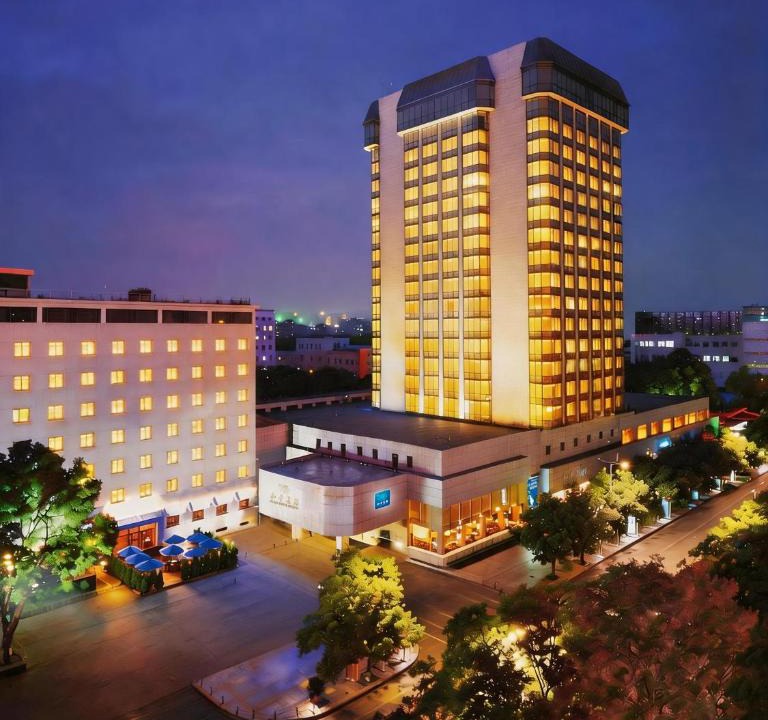 Wangfujing Shopping Area Hotel | Peace Hotel Beijing