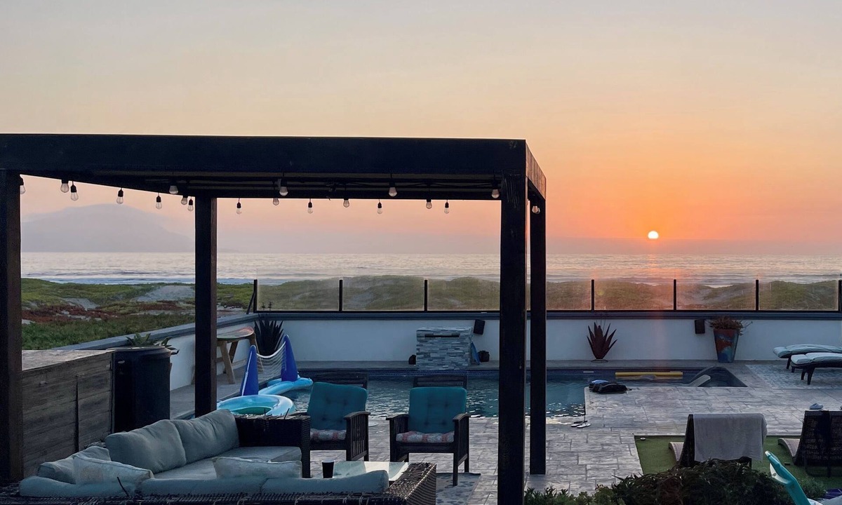 Ensenada House | "Pedazo de Cielo" is a Beach Front house with Private Pool in Ensenada BC.