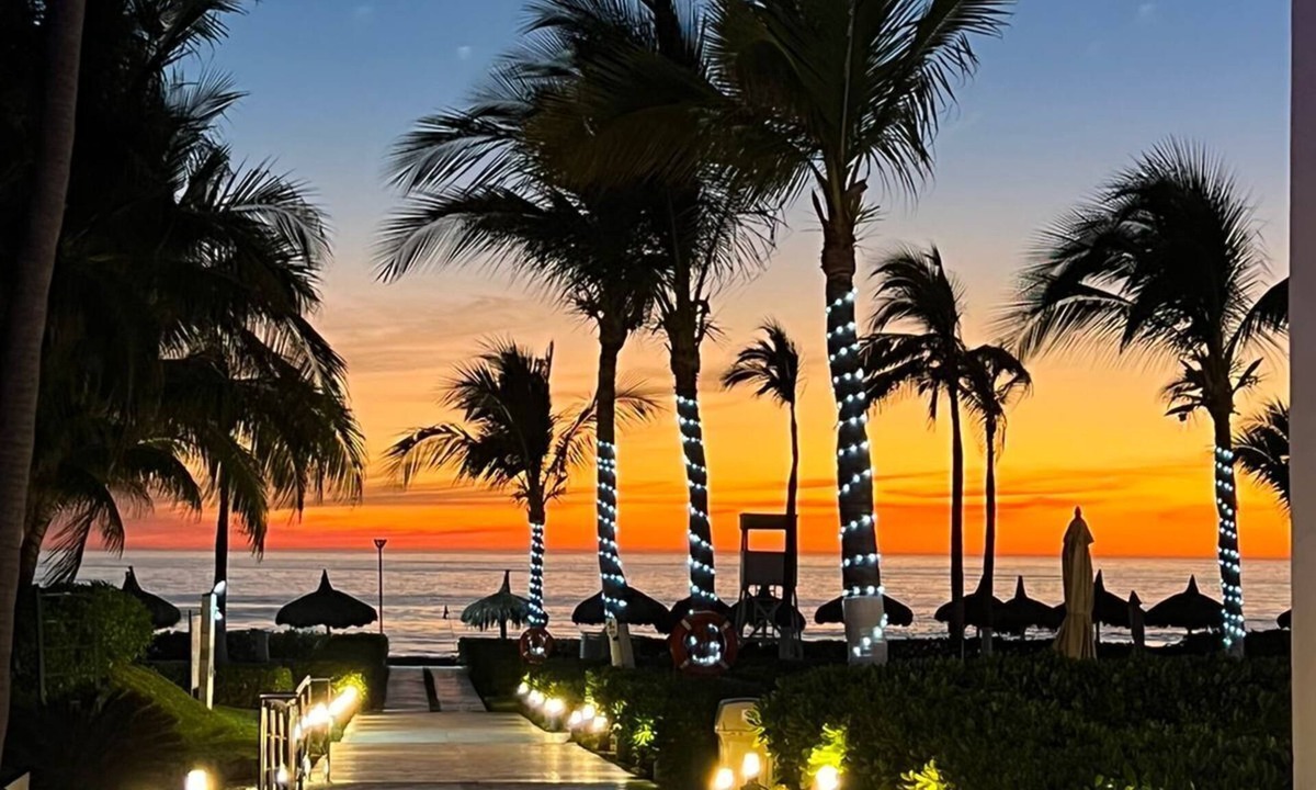 Quintas del Mar Condo | Peninsula-Pacific-Pearl-9-people
