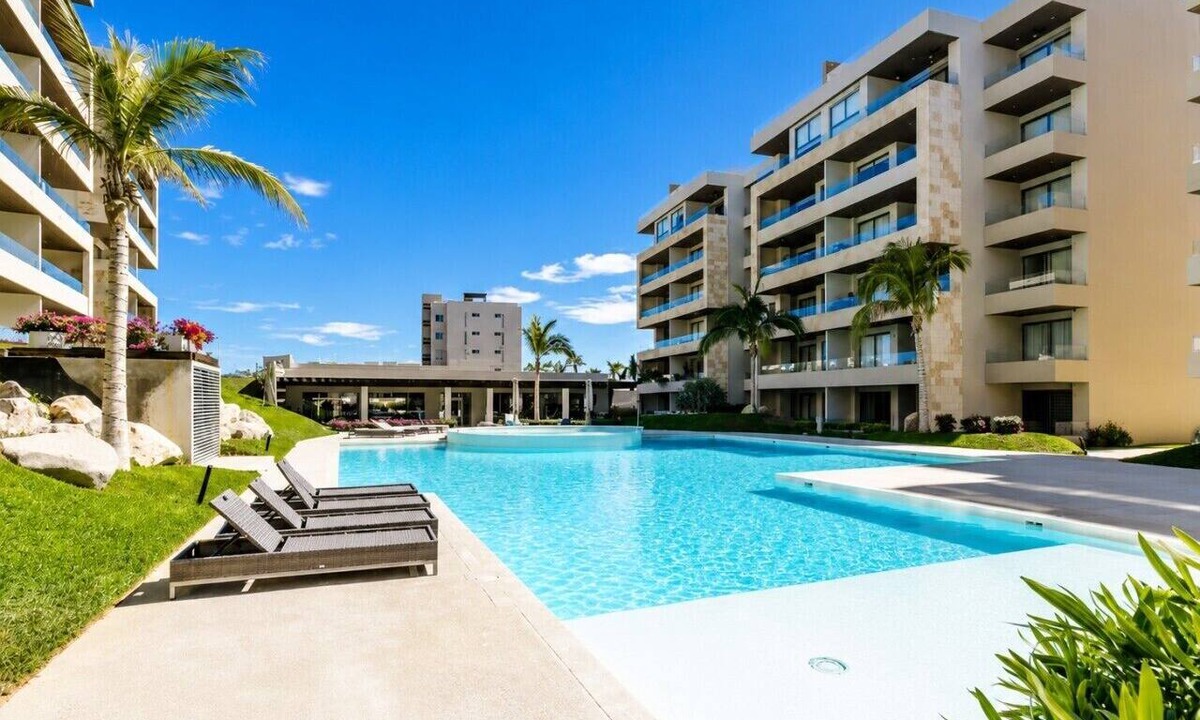 El Tezal Condo | Penthouse | Ocean Views, Pools & Padel Court