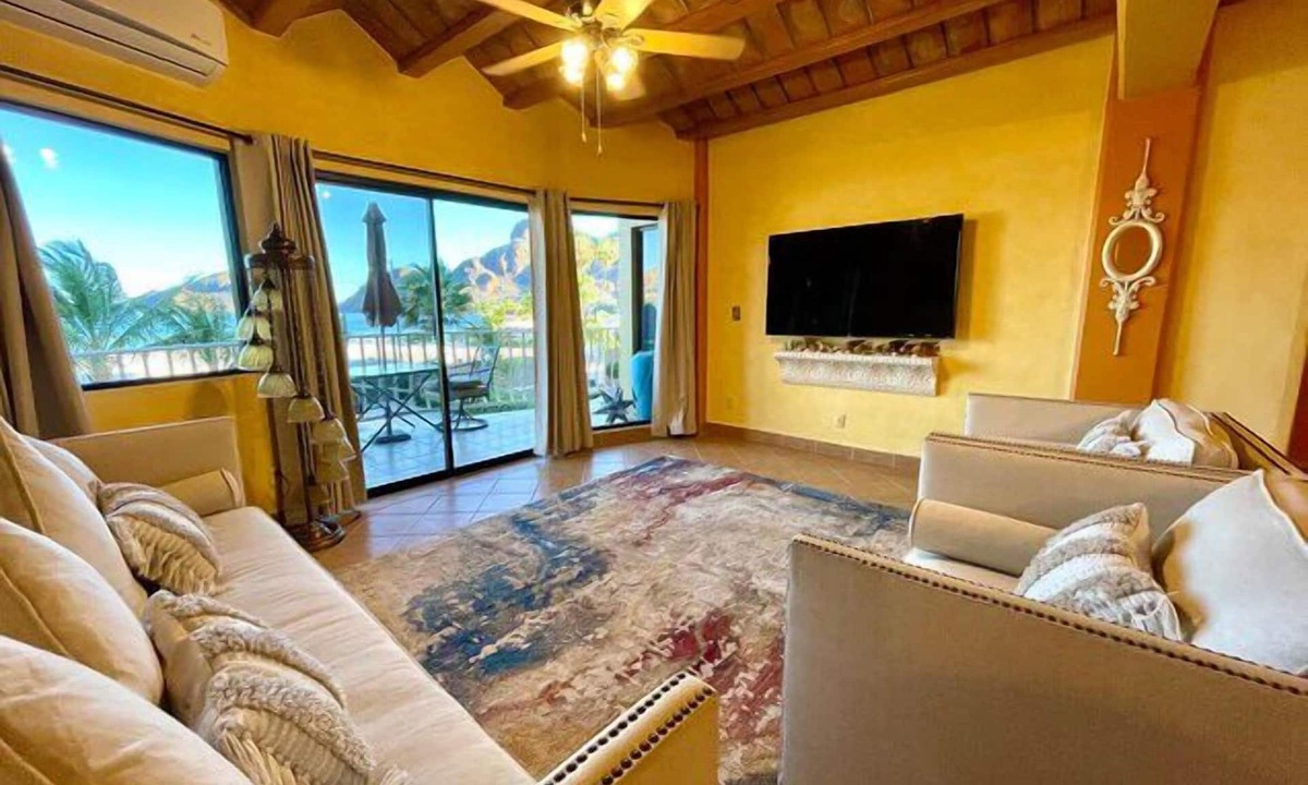 San Carlos Condo | Perfect 2 bedroom 2 bathroom condo overlooking the San Carlos Bay