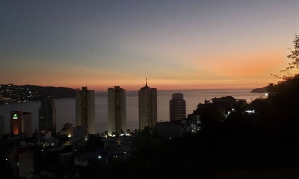 Club Deportivo House | PH view of the sky