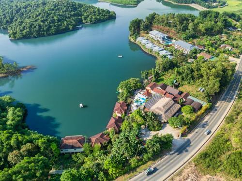 Bo Trach Resort | Phong Nha Lake House Resort