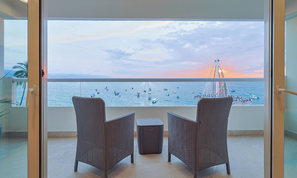 Amapas Hotel | Pier 69 Beachfront Boutique Hotel Romance Zone Adults Only