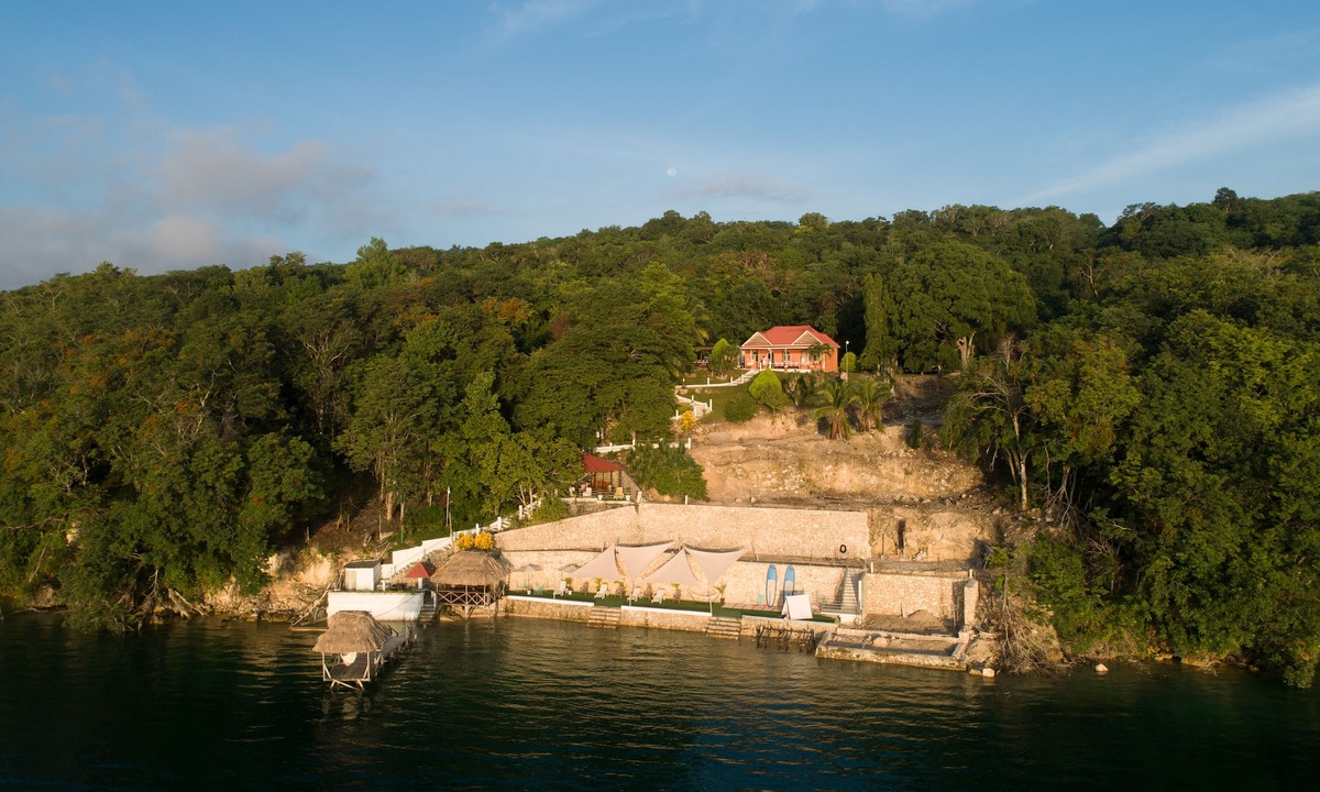 Flores House | Playa Bello Amanecer