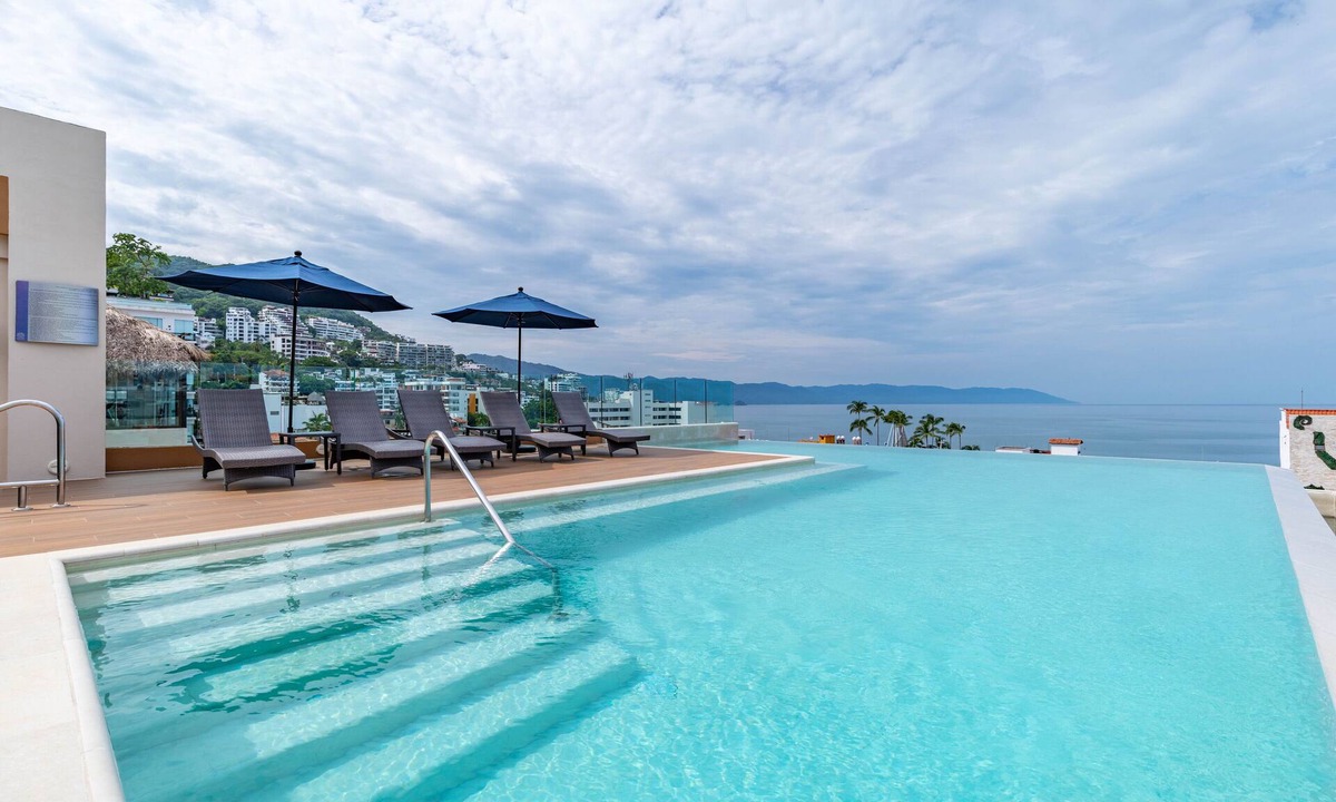 Romantic Zone Condo | Prime Location in Luxury Zona Romántica Condo