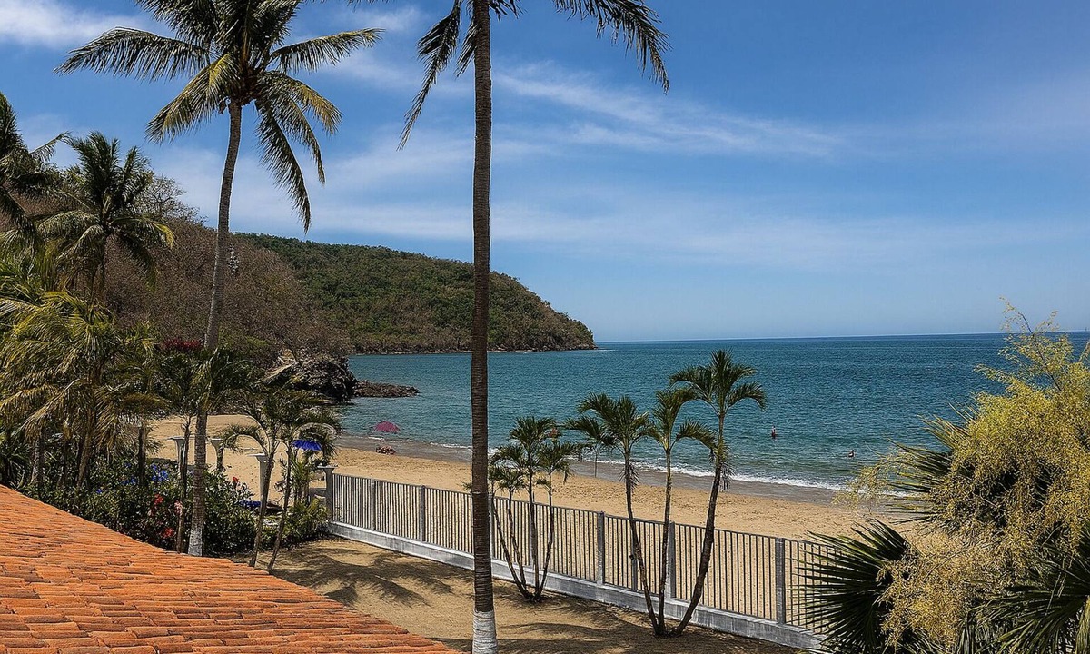 Los Ayala House | Private Beachfront Home in Los Ayala · Gated · Sleeps 8 · Ocean-Breeze Living