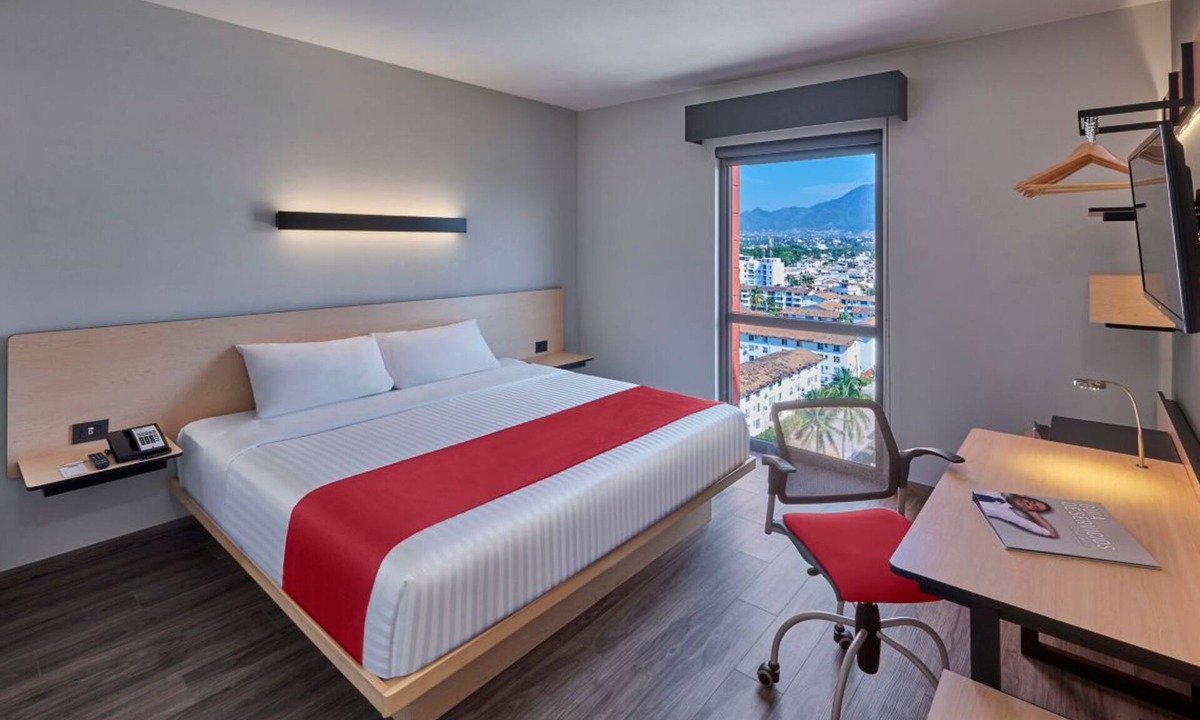 North Hotel Zone Hotel | Puerto Vallarta Hotel Zone Stay – Marina, Beach, Dining & Shopping All Nearby