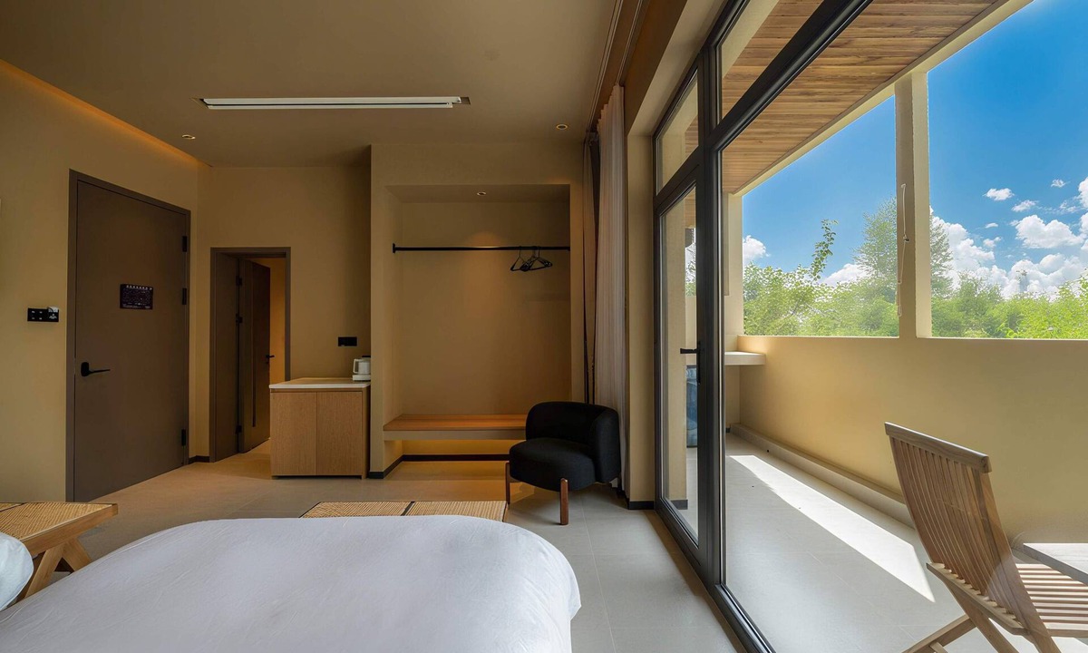 Mingsha Mountain and Crescent Spring Hotel | Qinxiang Pavilion Hotel