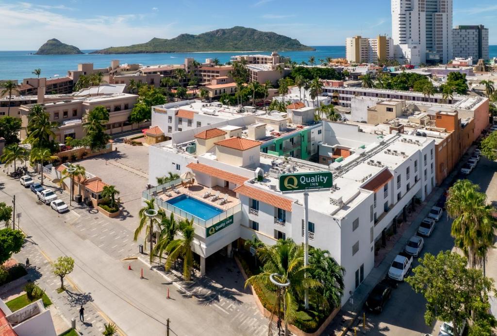 Zona Dorada Hotel | Quality Inn Mazatlan