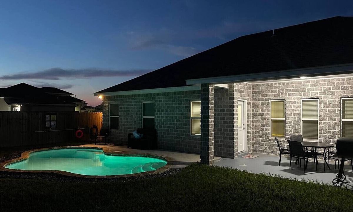 Brownsville House | Quiet Cozy Spacious Home Private Pool