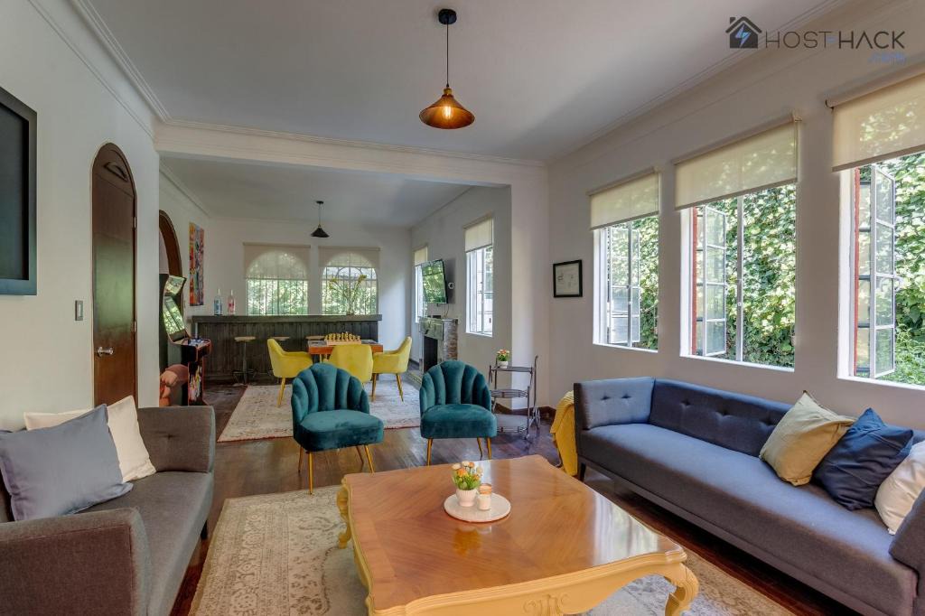 Miguel Hidalgo Villa | Refurbished Mansion with Garden & Patio in Las Lomas - Monte Blanco