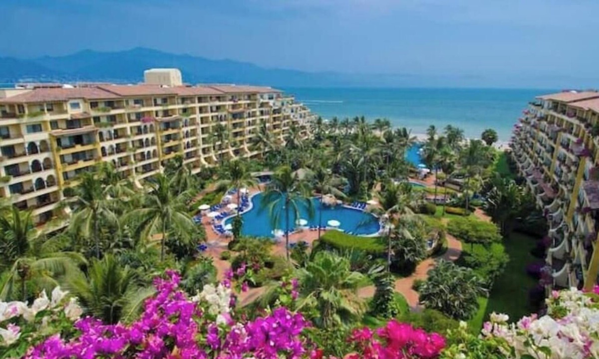 Marina Vallarta Hotel | Regal 3bd PH with private pool in Beach Resort Spa