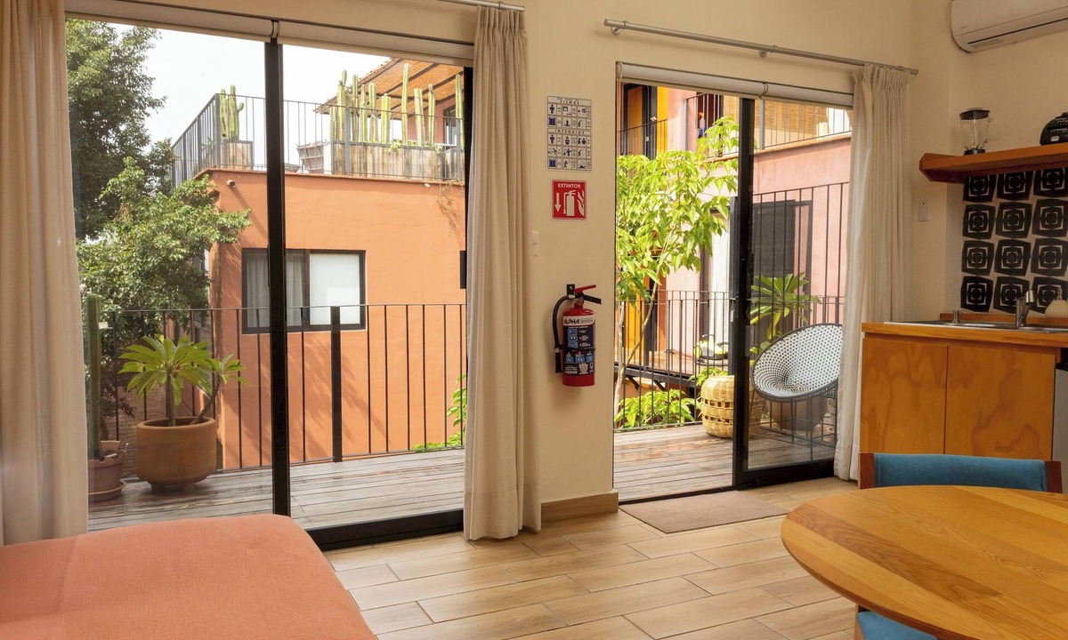 Calzada Madero Condo | REGIONES - CAÑADA · Charming Upper Floor Suite