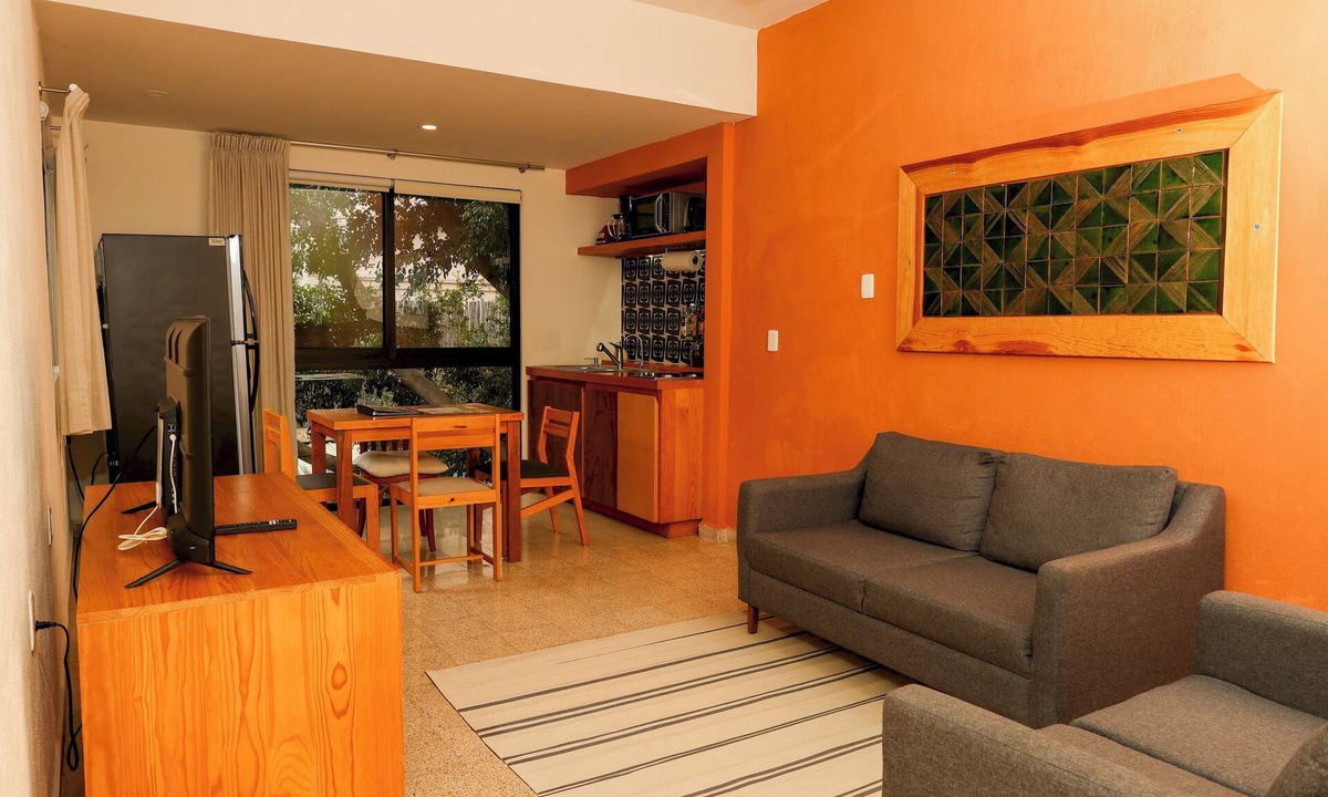 Calzada Madero Condo | REGIONES - MIXTECA · Spacious Apartment with Lush Greenery
