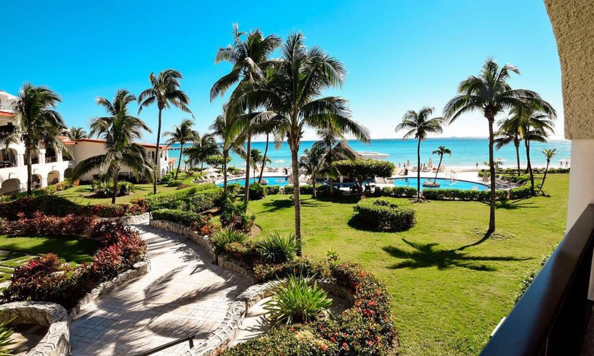 Playacar Fase I Condo | Relax at Xaman Ha! 1 Bdrm with Ocean Views 7110