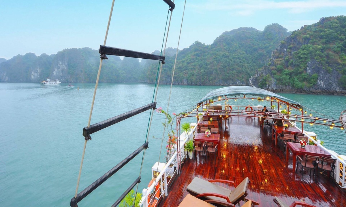 Hon Gai Boat Rental | Renea Cruises Halong