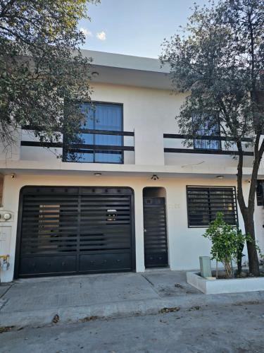 Garcia House | Residencia en Mitras Poniente